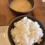とんかつ 椛 - ご飯と味噌汁