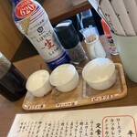 とんかつ 椛 - ナマック塩、モンゴル塩、ゲランドの塩、ピンクソルト