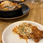大衆イタリアンかね子 - 餃子ラザニア　取り分け