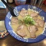 麺屋 八のじ - 料理写真:肉盛ラーメン 1000円、おにぎり１個100円