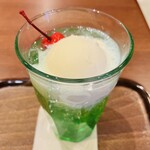上島珈琲店 - ドリンク写真:メロンクリームソーダ