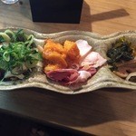 日本酒と私 - 3種盛り450円。