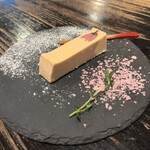 351177960 - 桜がキレイに盛られた器♡