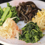 青山まんぷく - ５種のナムルの盛り合わせ