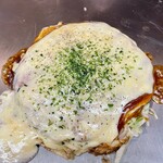 Nova-ろんちゃん - 熱々鉄板でとろける、贅沢チーズたっぷりの一枚