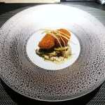 エクアトゥール - アーティチョークとスミイカのフリカッセ粒マスタード風味、リードヴォーのクロケット、レモン風味