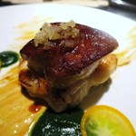 エクアトゥール - 鮟鱇とフォアグラロティ、フォンドヴォーコンサントレと春菊、生姜