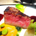 エクアトゥール - 松坂牛Ａ５シンタマのプランチャ焼き、ヴィネグレットエルブとニンニク赤ワインソース