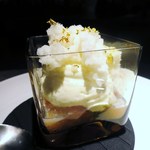 エクアトゥール - ミントとローズでマリネしたパンプルムーズとカルダモン風味のショコラ・ブラン、ライチのグラニテ