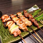 個室居酒屋 地鶏坊主 - 串焼き盛り合わせ　塩