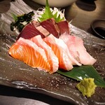 個室居酒屋 地鶏坊主 - 旬魚の刺身盛り合わせ