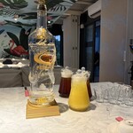 草山夜未眠景觀餐廳 - 乾杯は金箔入りの白酒です。