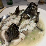 草山夜未眠景觀餐廳 - 次は大きな白身魚を丸ごと使った煮込みです。