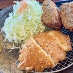 かざま - 料理写真:柔らかくジューシーな メンチカツ
厚みがあって 食べ応えあり
