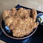 とんかつ政ちゃん - 料理写真:一切れロースとヒレを取替えっこしたよ丼