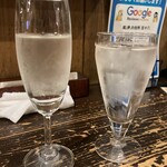 五十八 - 左　日本酒　右　チェイサーのお水
