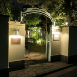 マノワール・ディノ - エントランスのファサード