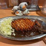 ゴーゴーカレー - 料理写真:ロースカツカレー中盛り　1,030円(税込)   ※あれ？見た目からして……何か、不◯そうに見える