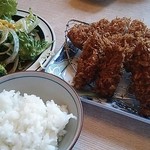 Benkei - かきフライとロースかつ　サラダバー、カレーも食べ放題