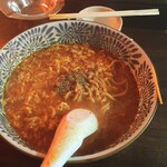 たまい - ★★旨辛担々麺 825円 川崎ニュータンタンメンのジェネリック版！太麺でニンニクと唐辛子とガラスープが効いてて美味しい！