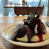 Merengue - バレンタインチョコレートとフランボワーズソースのパンケーキ