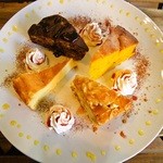 うるとらカフェ	 - ケーキ4種の盛り合わせ