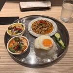 ASIAN RESTAURANT BASIL 丸之內Palace大樓店 - 