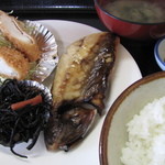 木かげ - 本日の日替わり　焼き魚さば+ひじき+イカフライ+玉子焼
