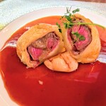 和フレンチバル村塾 - パイ包みの中の牛肉はやわらか。マッシュポテトは少なめ。