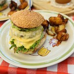 魔女のちいさな森のハンバーガー - アボカドバーガー＋オリジナルチーズ
