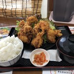 肉と海鮮と私 - 料理写真:唐揚げ定食¥1000