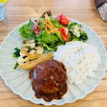 ULUA - 限定10食のハンバーグプレート1600円