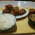 三丁目 にしや食堂 - 鶏の唐揚げ定食