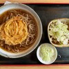 新川うどん店 - 新川うどん店　「天ぷらそば」560円＋「大盛」150円 「もつ煮」480円