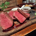 炭火ビストロ ゴーバル - 国産黒毛和牛+オーストラリア産牛ランプ食べ比べ￥4,026