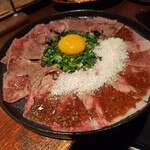 炭火ビストロ ゴーバル - 霜降り牛の炙りカルパッチョハーフ＆ハーフ￥2,090