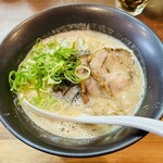 幸心堂 - スープとチャーシューが旨い。麺量は他店より気持ち多いような気がする。泡具合もイイ。