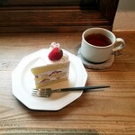 351298419 - きぼうのいちごショート ＋ 静岡県産和紅茶