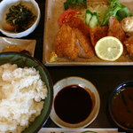 レストランすわ - ヒレカツ定食　1,250円　ご飯大盛　デカイ丼入り　お替り自由
