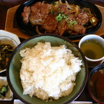 レストランすわ - 焼肉定食　1,400円　ご飯大盛　デカイ丼入り　お替り自由