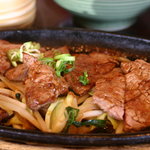 レストランすわ - 焼肉定食　1,400円　焼肉アップ　結構柔らかい