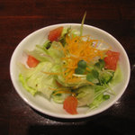 ぎゅう丸 - セットの野菜もシャッキシャキ