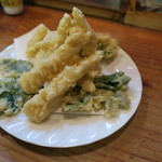 しま膳 - ’15.02.12（木）　18:30　アダン芯の天婦羅・・緑色の天婦羅は長命草（680円）