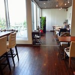 ビストロ　イイダ - 中庭が見えて落ち着けます