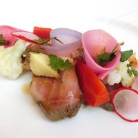 ザ モメンタム バイ ポルシェ - ランチコース 3500円 の寒ブリと根菜のバーニャフレイダ仕立て 辛味大根のアクセント