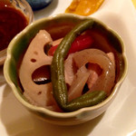 アリクイ食堂 - 小鉢の一つ。根菜などの煮物。やさしい味付けだ。