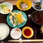 居食家咲 - ハーフ&ハーフ定食