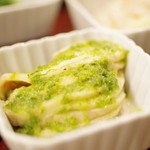 趙楊 - "迎春冷盤（はるをむかふるさきづけ）"、地鶏（ぢどり）に青花椒（あをざんせう）がけ