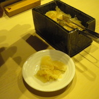 鮨処 つく田 - 酸味オンリーのガリ。