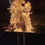 土佐たたき道場 - 鰹を自分で藁焼きします